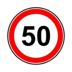 Znak drogowy ograniczenie prędkości do 50 z czerwoną obwódką białym tłem i czarną liczbą 50
