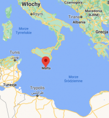Zaznaczona malta na południe od Sycylii i na wschód od Tunisu