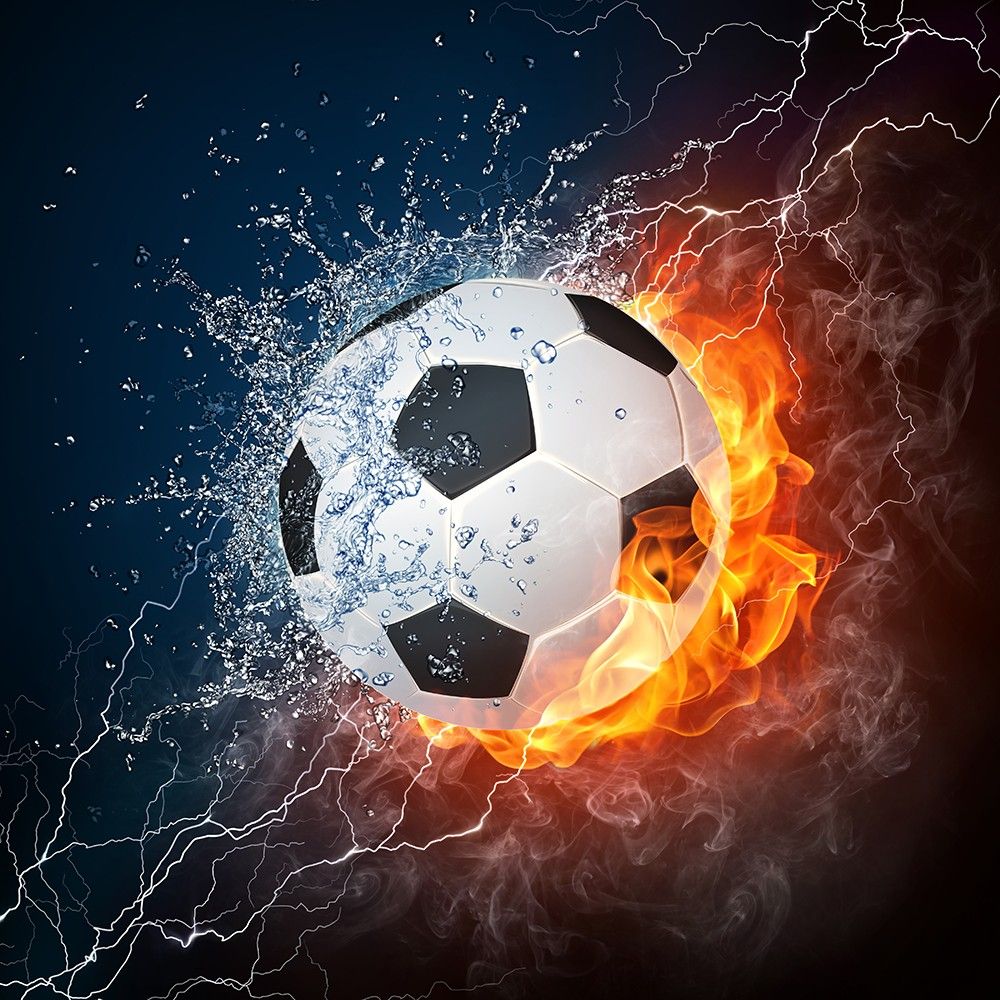 Piłka nożna otoczona ogniem i wodą